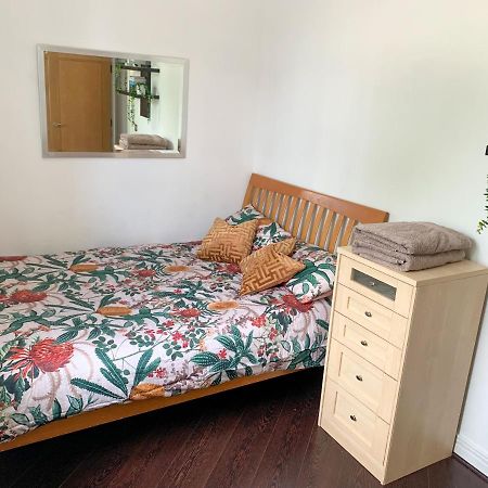 Room In Stratford With Private Bathroom And Parking 伦敦 外观 照片