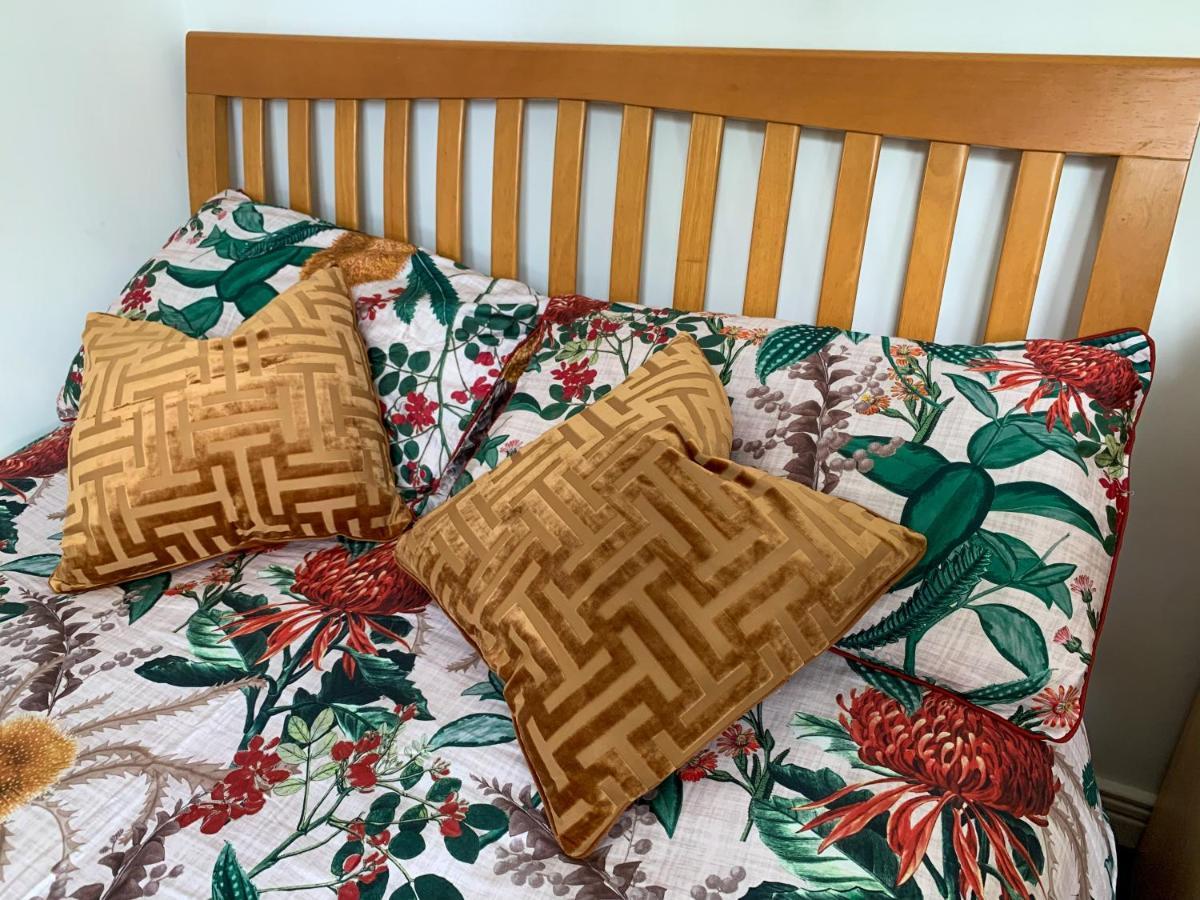 Room In Stratford With Private Bathroom And Parking 伦敦 外观 照片